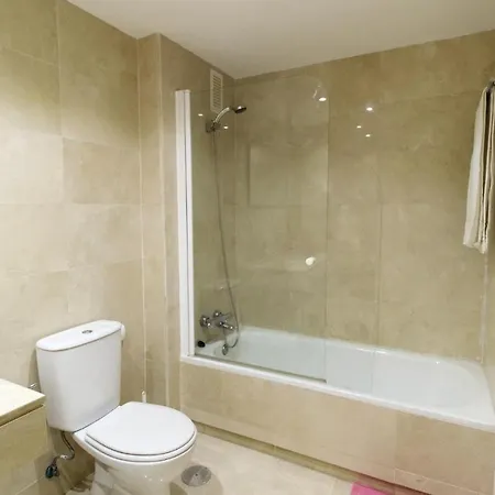 Apartment Amazing In With 3 Bedrooms And Wifi *